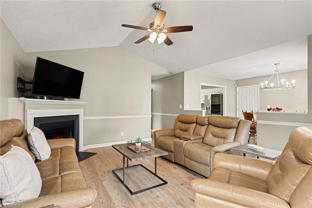 323 Jarrett Road Thomasville, NC 27360 - Photo 5 of 25