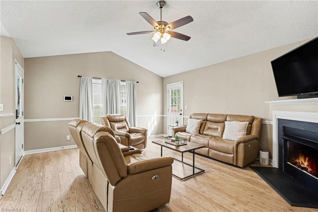 323 Jarrett Road Thomasville, NC 27360 - Photo 6 of 25