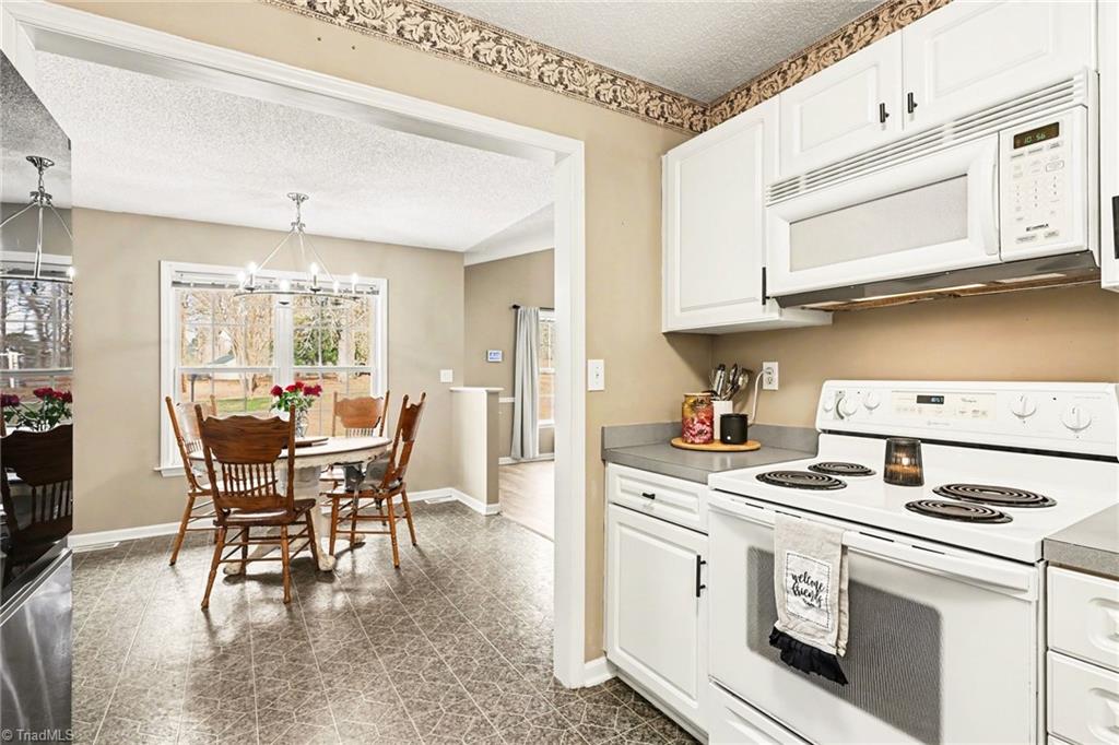 323 Jarrett Road Thomasville, NC 27360 - Photo 9 of 25