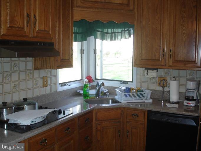 4805 Rollingtop Road Ellicott City, MD 21043 - Photo 22 of 30 Kitchen #3