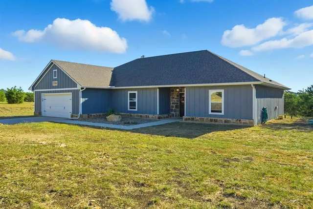 a view of a house with swimming pool and yard