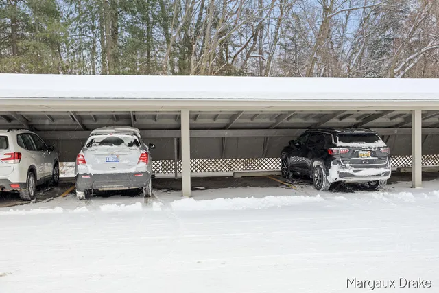 $139,000 | 6716 Cascade Road Southeast, Unit 37, Grand Rapids, MI 49546