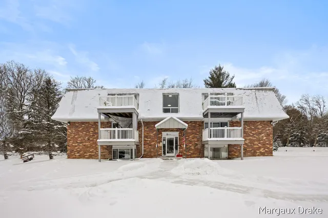 $139,000 | 6716 Cascade Road Southeast, Unit 37, Grand Rapids, MI 49546