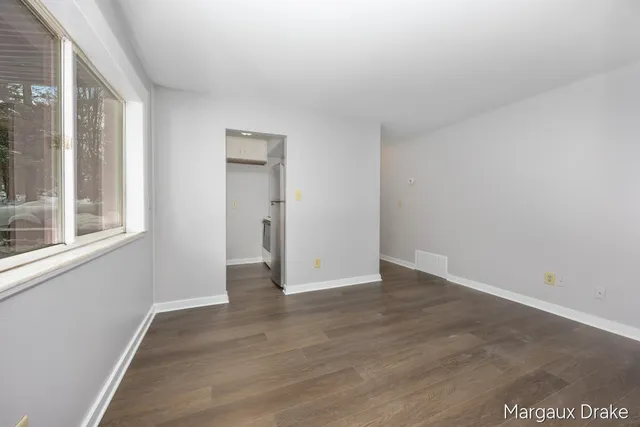 $139,000 | 6716 Cascade Road Southeast, Unit 37, Grand Rapids, MI 49546