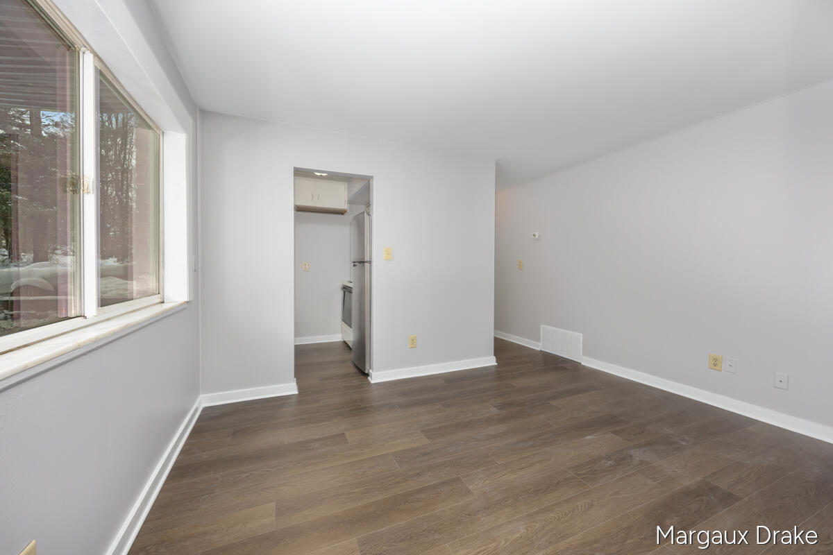 6716 Cascade Road Southeast, Unit 37 Grand Rapids, MI 49546 - Photo 9 of 21 6716-Cascade_006