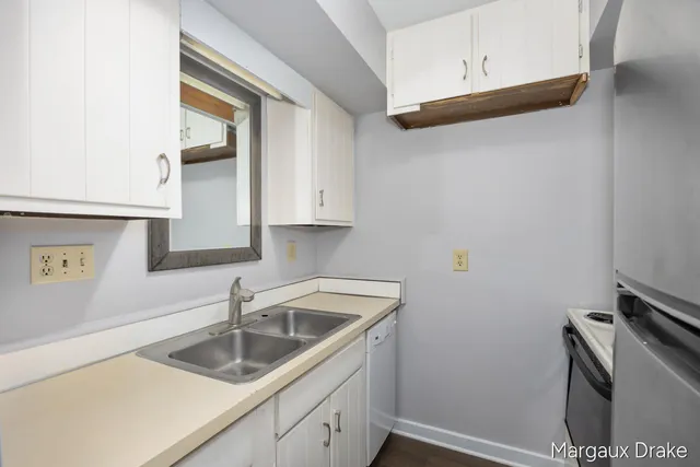 $139,000 | 6716 Cascade Road Southeast, Unit 37, Grand Rapids, MI 49546