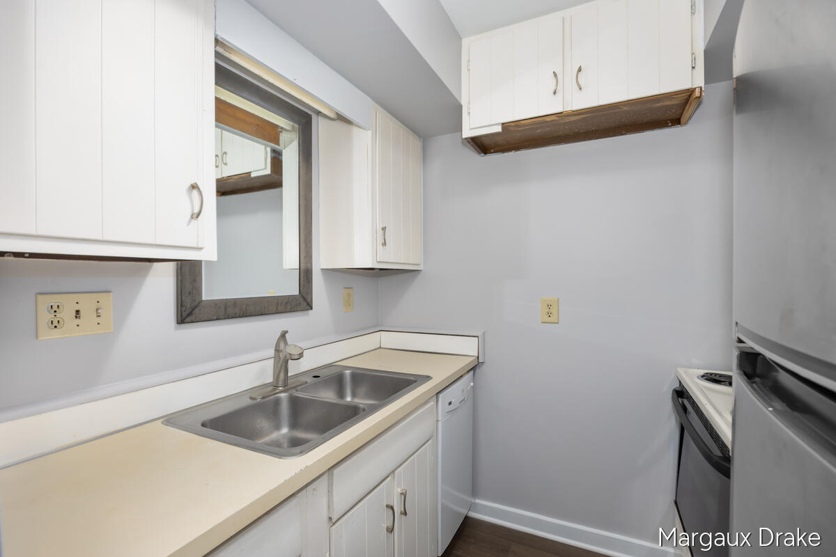 6716 Cascade Road Southeast, Unit 37 Grand Rapids, MI 49546 - Photo 10 of 21 6716-Cascade_008