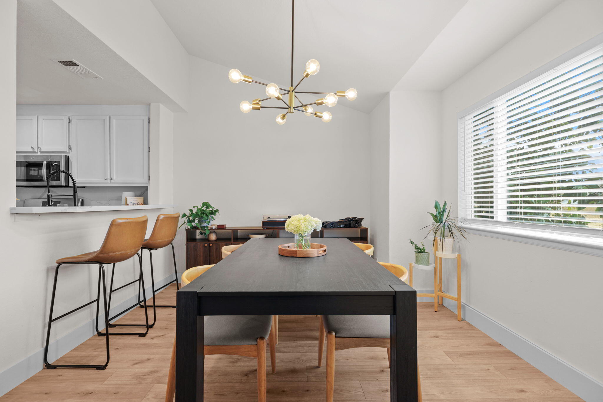 6014 Mid Drive Trail Redding, CA 96003 - Photo 4 of 20 6-web-or-mls-LZ0A0050