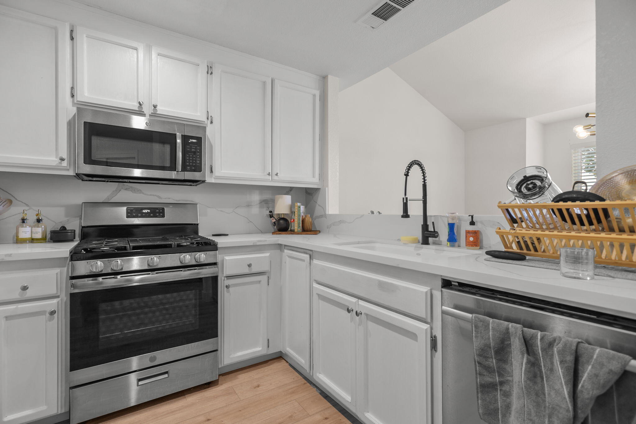 6014 Mid Drive Trail Redding, CA 96003 - Photo 6 of 20 7-web-or-mls-LZ0A0060