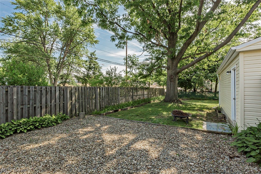 1331 Gordon Road Lyndhurst, OH 44124 - Photo 5 of 34