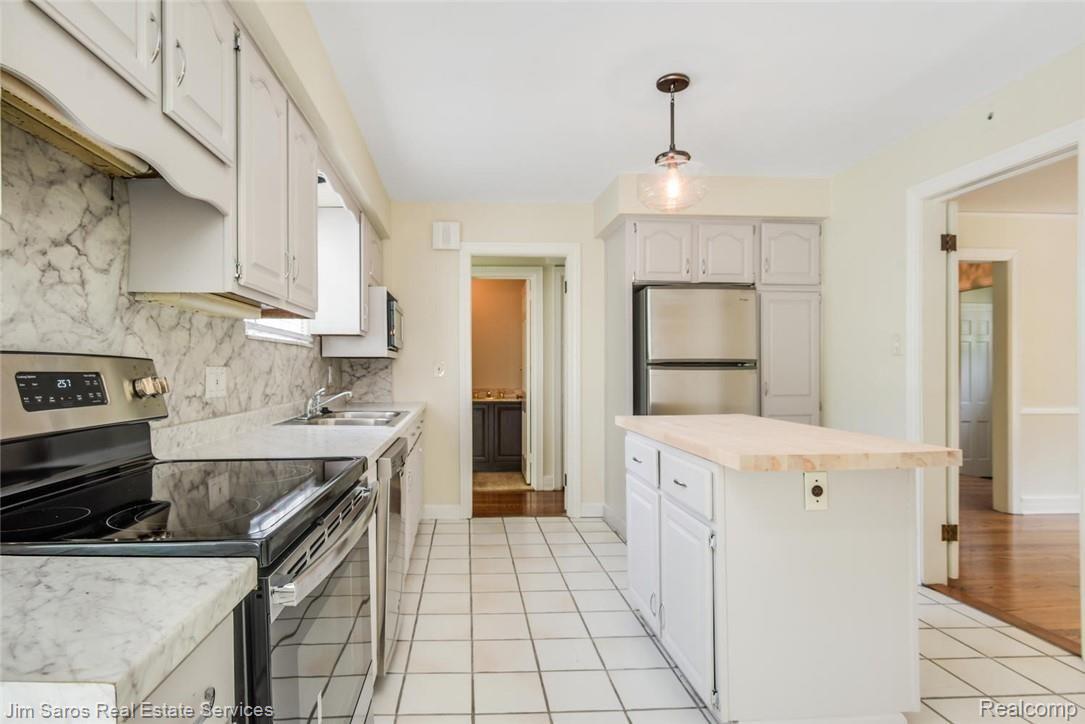 1390 Oxford Road Grosse Pointe, MI 48236 - Photo 9 of 22 1390 Oxford Rd Grosse Pointe-large-013-18-1390 Oxford Road Grosse Pointe-1499x1000-72dpi.jpg