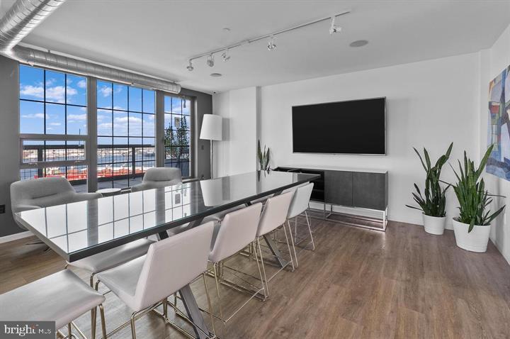 1200 Steuart Street, Unit 1913 Baltimore, MD 21230 - Photo 52 of 57 Community amenities: private conference room.