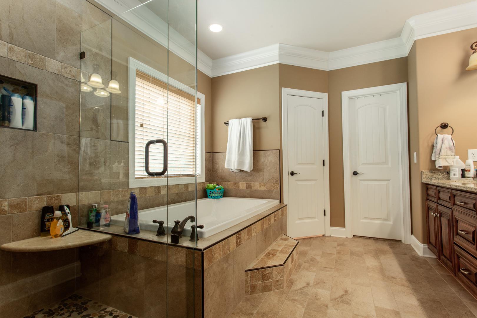 245 Dunaway Road Lebanon, TN 37090 - Photo 17 of 30 a spacious bathroom with a tub sink and mirror