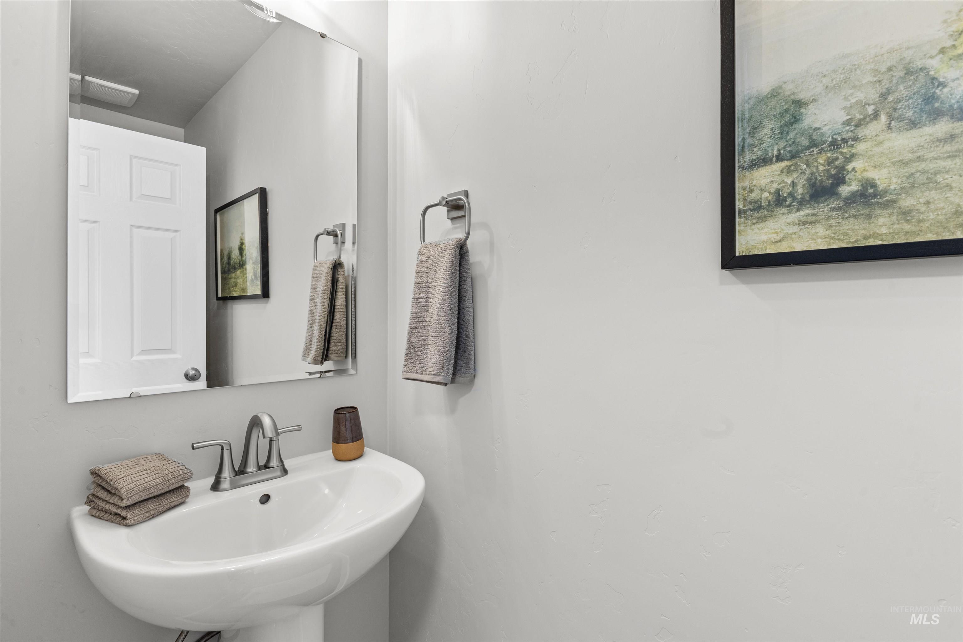 2534 West Fallon Loop Nampa, ID 83651 - Photo 17 of 28 Bathroom featuring a sink