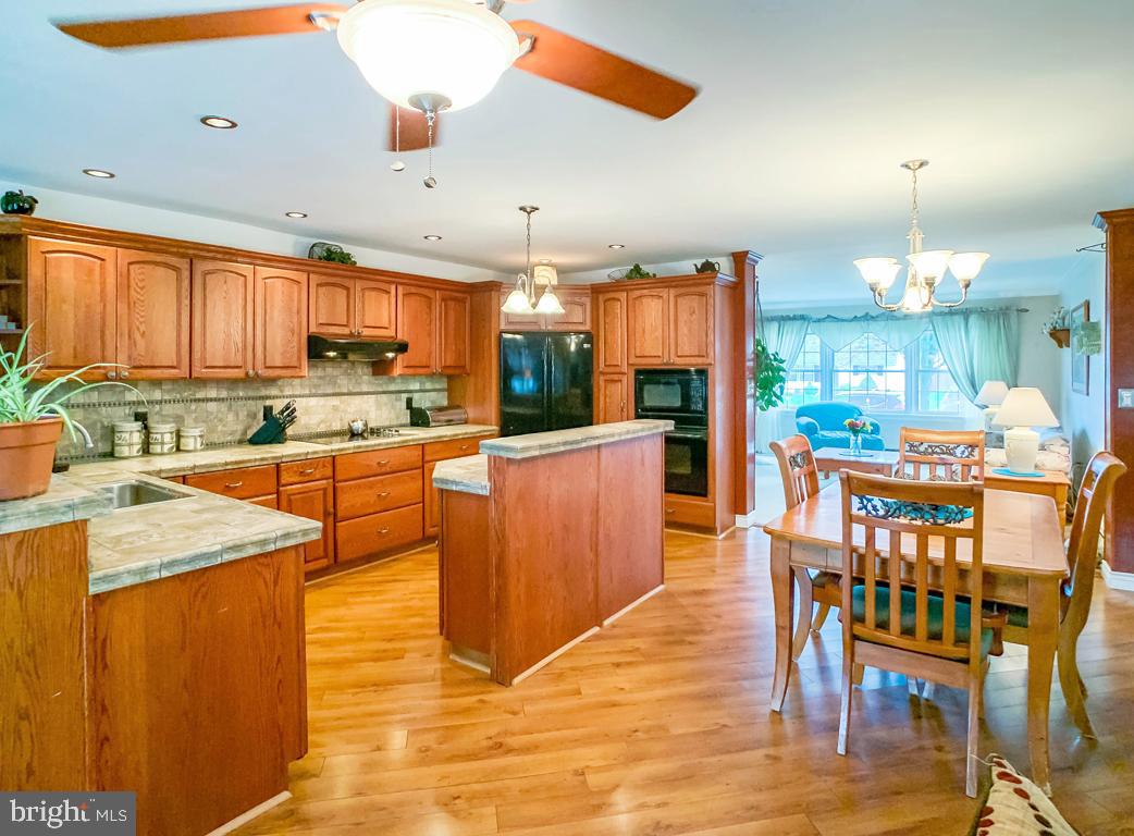 31 Margin Road Levittown, PA 19056 - Photo 3 of 29