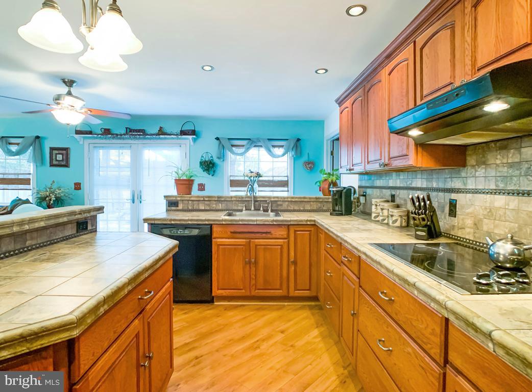 31 Margin Road Levittown, PA 19056 - Photo 5 of 29