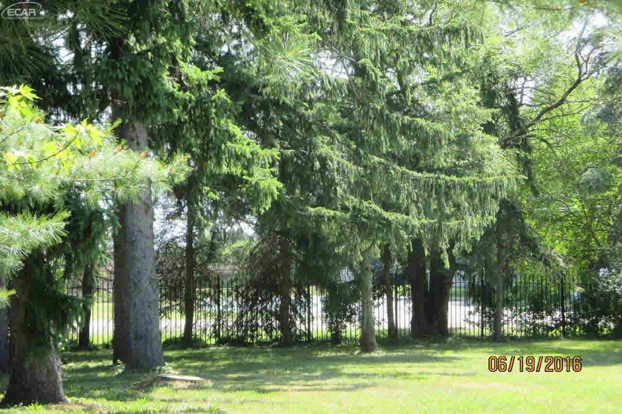5275 Beecher Road Flint, MI 48532 - Photo 11 of 19 21179051-10.JPG