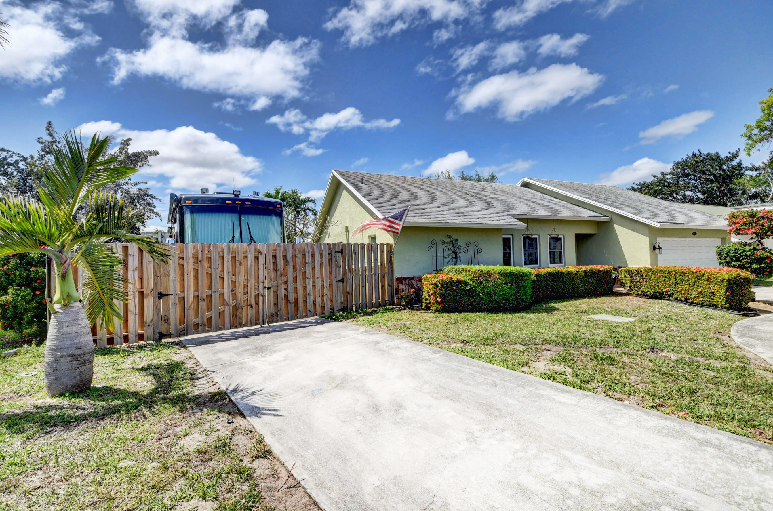 3120 Dunlin Road Delray Beach, FL 33444 - Photo 4 of 51 DSC_3938_39_40_41_42