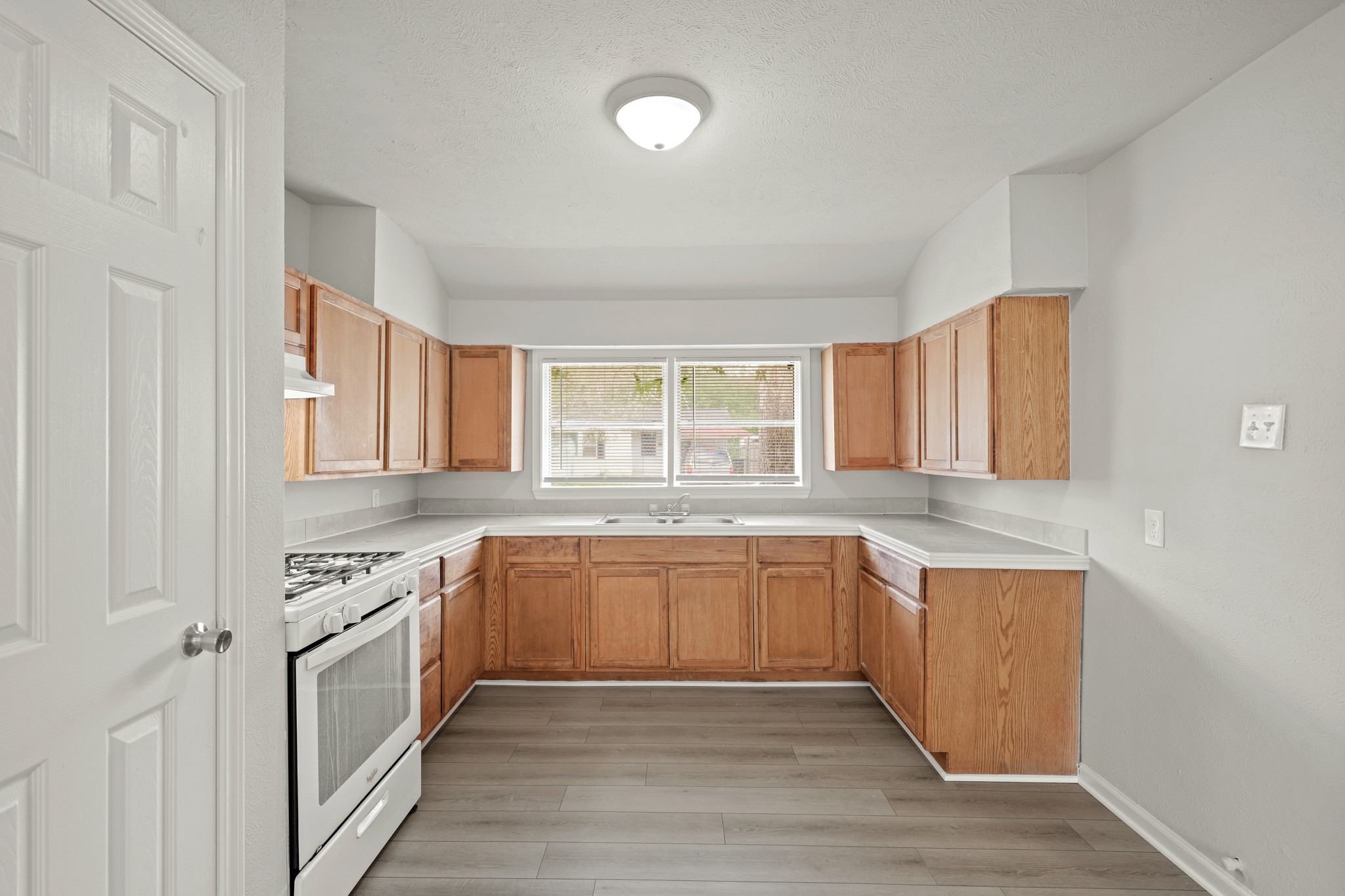 2253 Collier Street Houston, TX 77023 - Photo 4 of 11