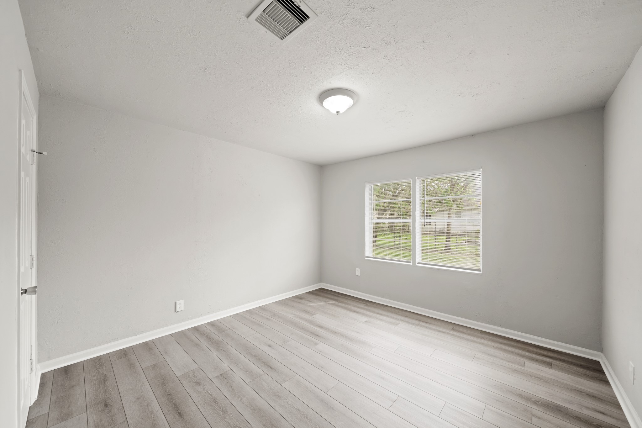 2253 Collier Street Houston, TX 77023 - Photo 7 of 11