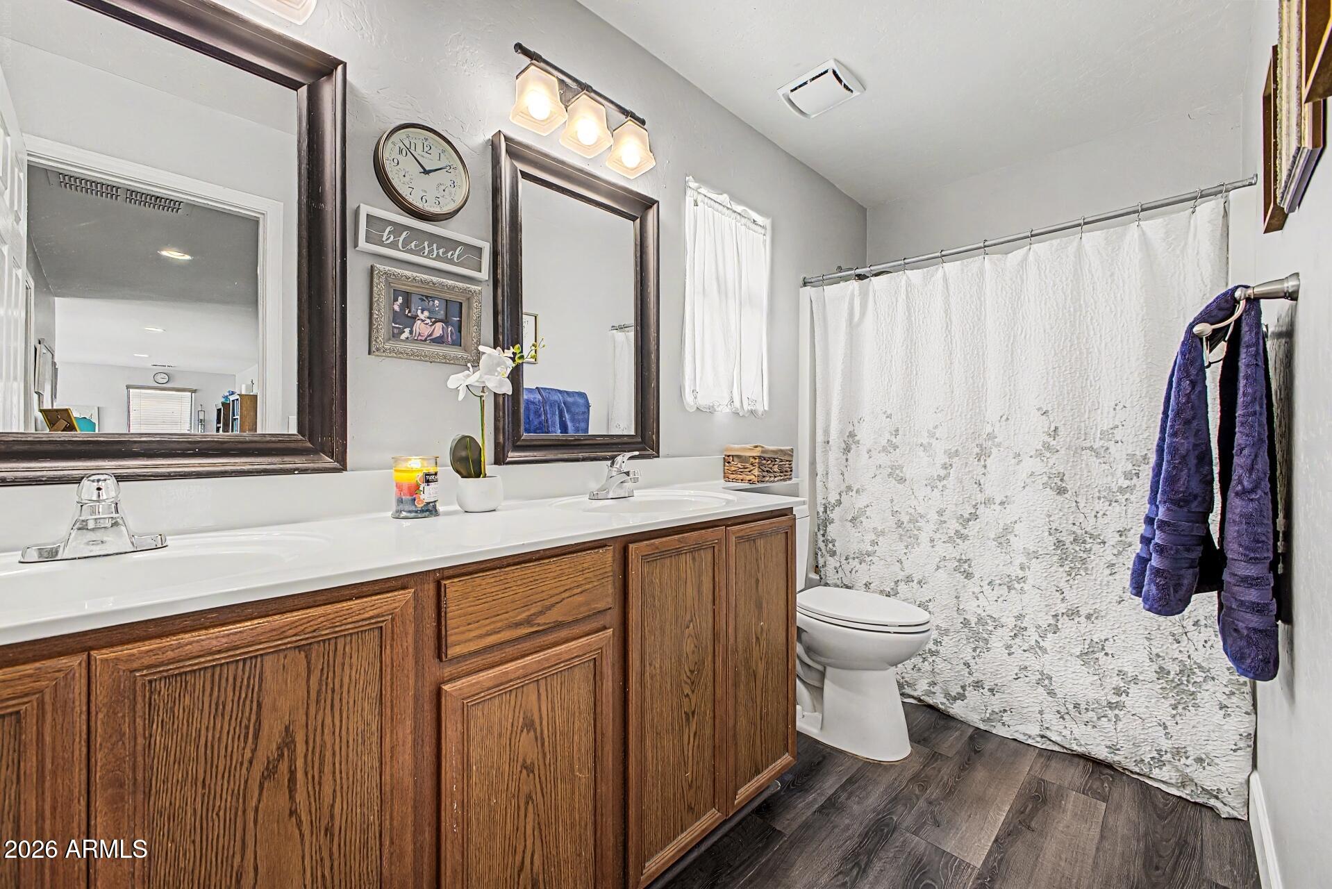 1829 East Beverly Road Phoenix, AZ 85042 - Photo 29 of 48 Guest Bath
