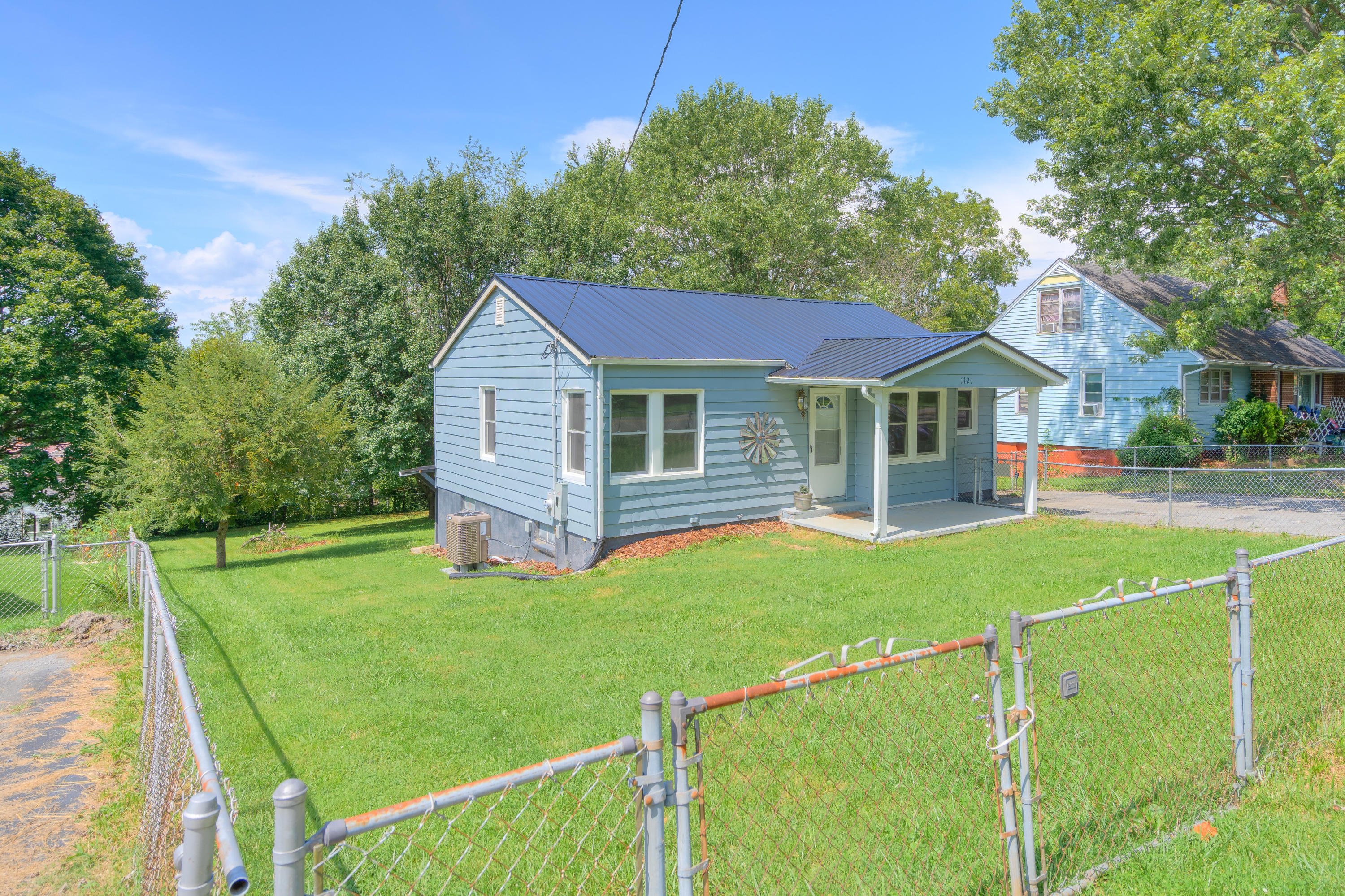 1121 Peppers Ferry Road Pulaski, VA 24301 - Photo 4 of 26 1121_PeppersFerryRd_HiRes-3