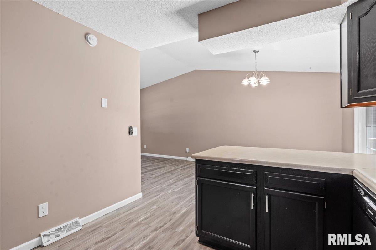 913 Diane Court Springfield, IL 62702 - Photo 12 of 31