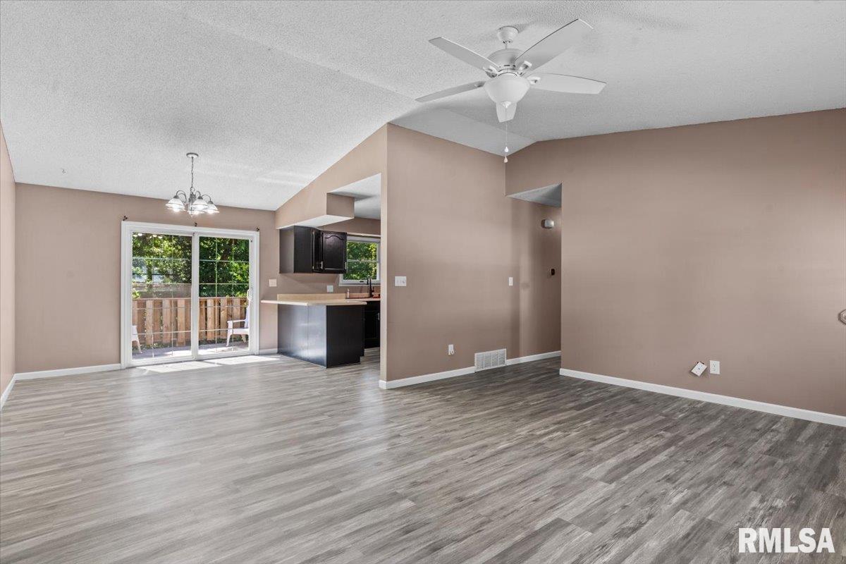 913 Diane Court Springfield, IL 62702 - Photo 5 of 31