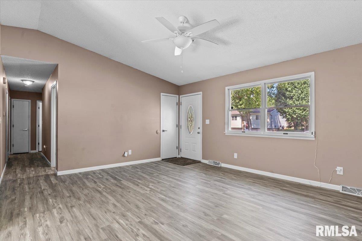 913 Diane Court Springfield, IL 62702 - Photo 6 of 31