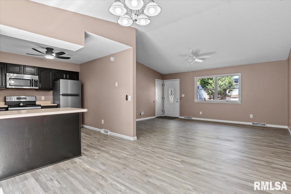 913 Diane Court Springfield, IL 62702 - Photo 8 of 31