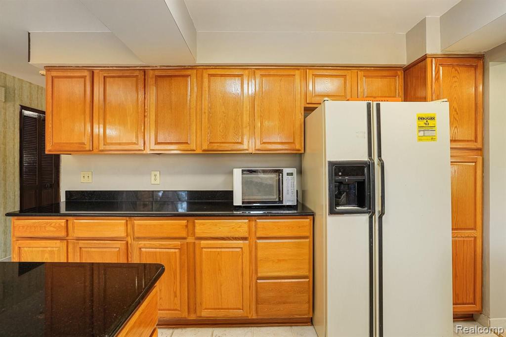 691 Abbey Court Rochester Hills, MI 48307 - Photo 7 of 39