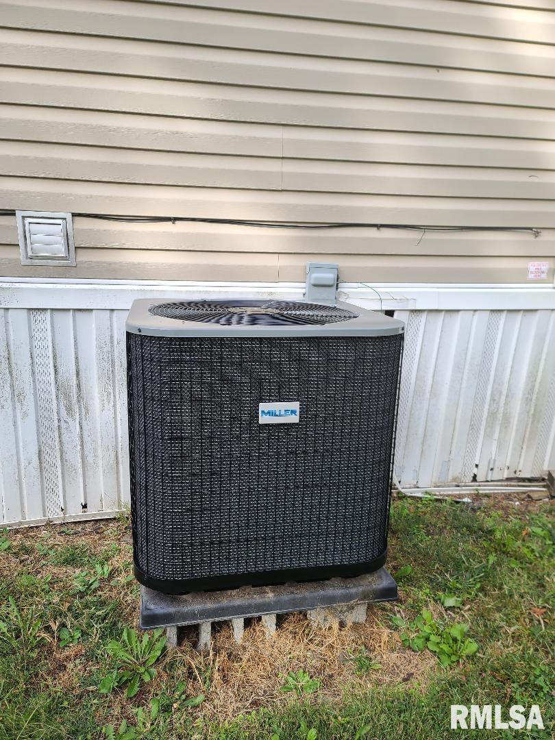 4427 Harvey Street Mulkeytown, IL 62865 - Photo 8 of 9