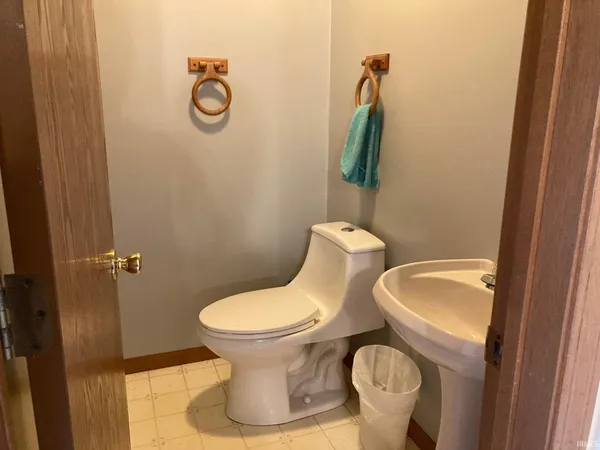 $210,000 | 305 North Lincoln Avenue, Fowler, IN 47944