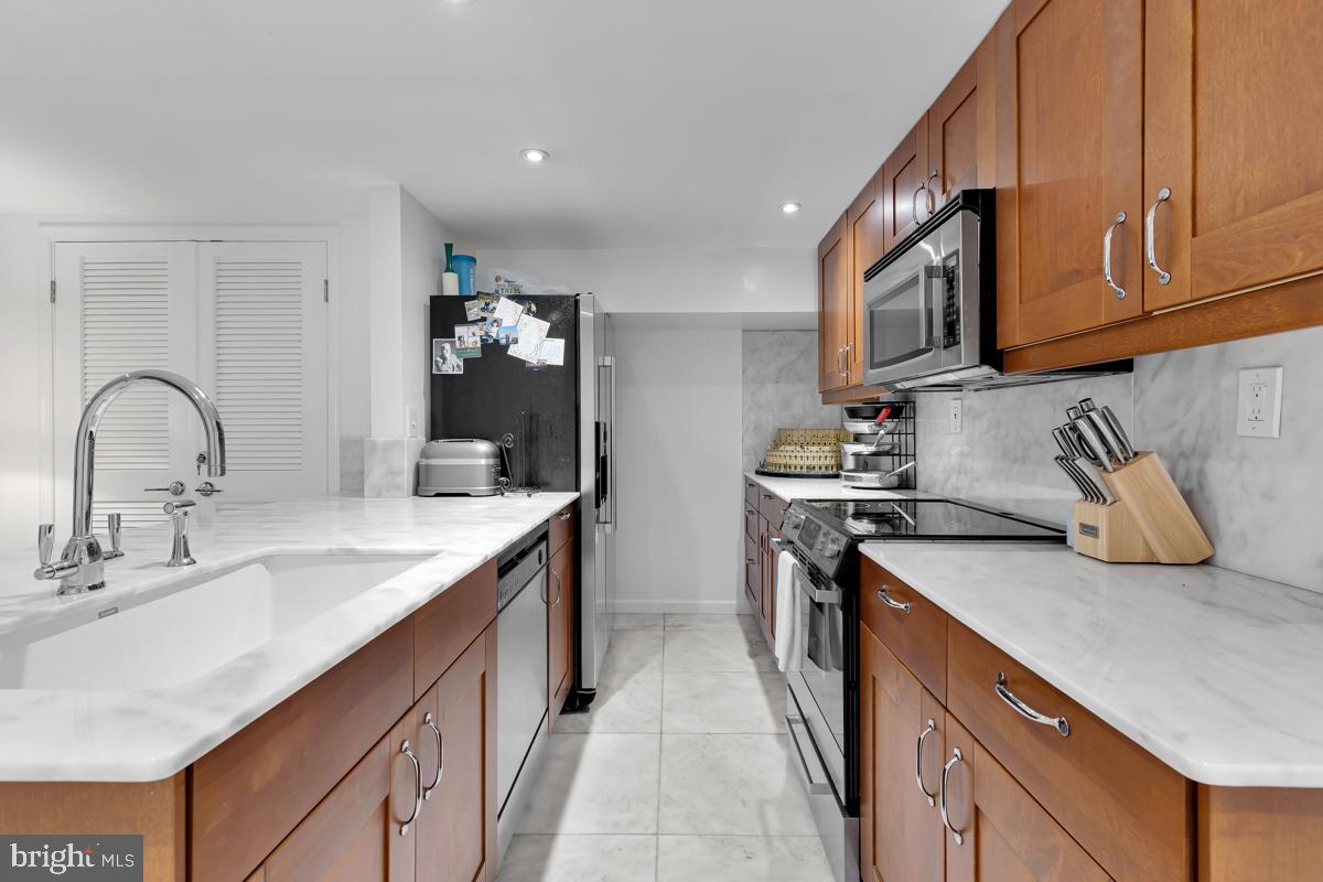 911 10th Street Northeast Washington, DC 20002 - Photo 37 of 46 Stainless appliances