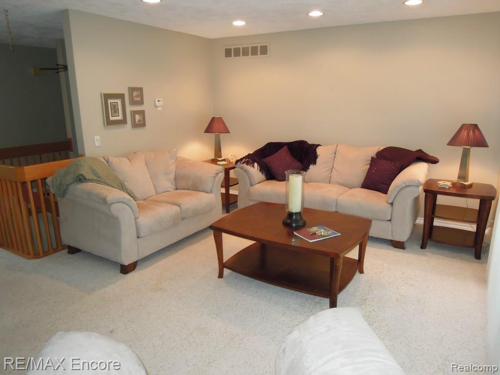 5364 Pheasant Run Road Clarkston, MI 48346 - Photo 11 of 44 DSCN8462.jpg