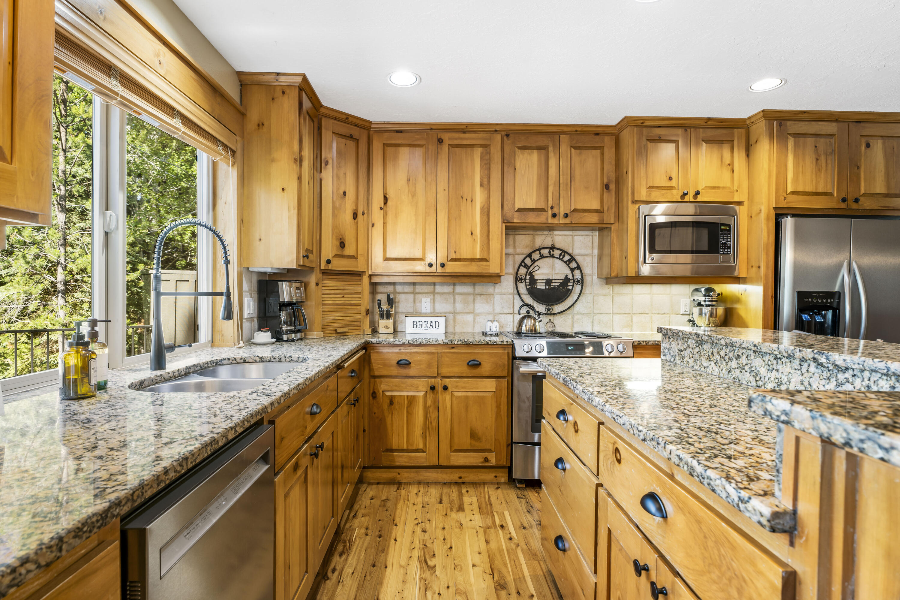 18189 Oregon Loop, Unit 5 Sunriver, OR 97707 - Photo 4 of 41 Kitchen