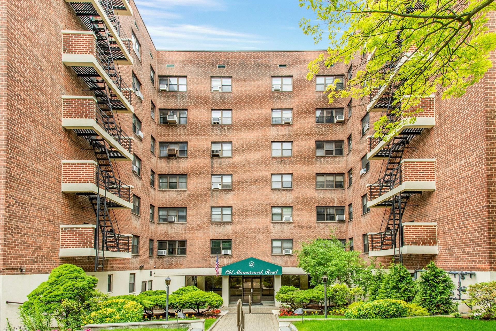 19 Old Mamaroneck Road, Unit 3E White Plains, NY 10605 - Photo 1 of 1 a front view of a building
