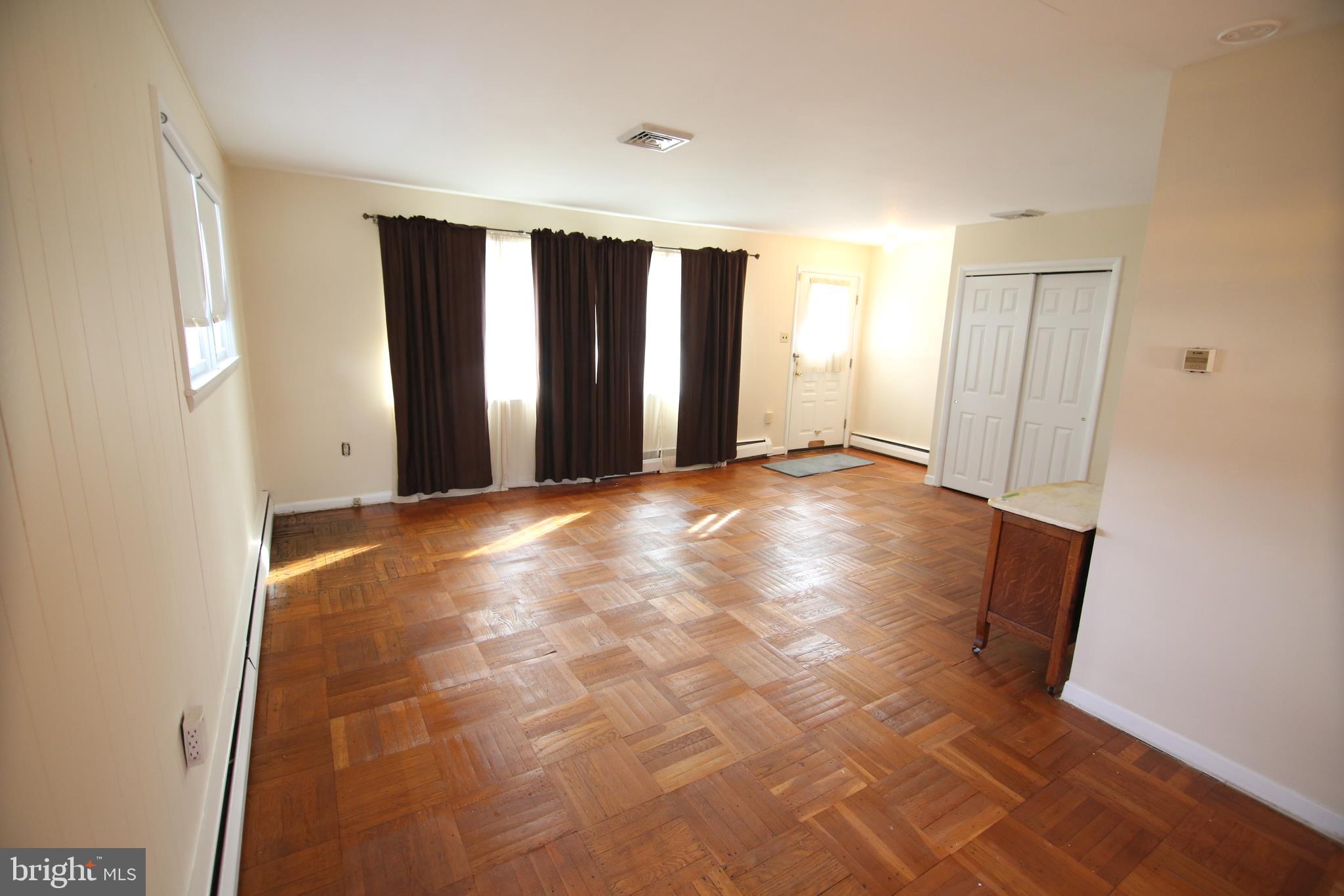 230 Rumpf Avenue Langhorne, PA 19047 - Photo 7 of 23 Living Room