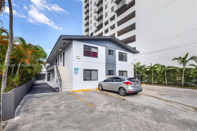 $1,900 | 43 Glen Royal Parkway, Unit 2, Miami, FL 33125