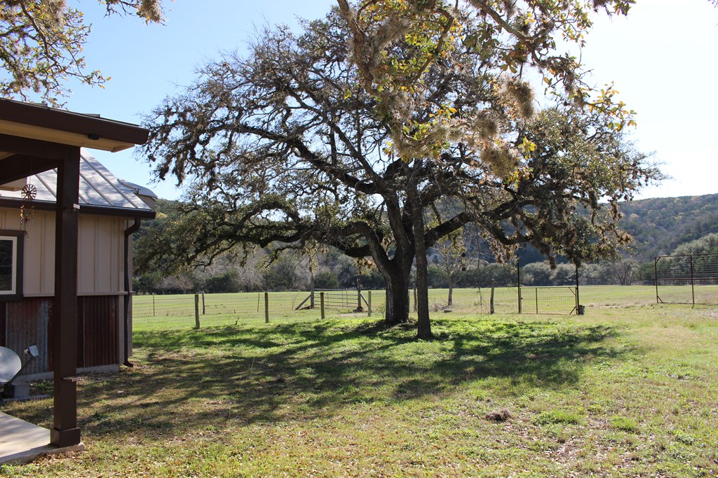 701 Bushwhack Road Kerrville, TX 78028 - Photo 11 of 31