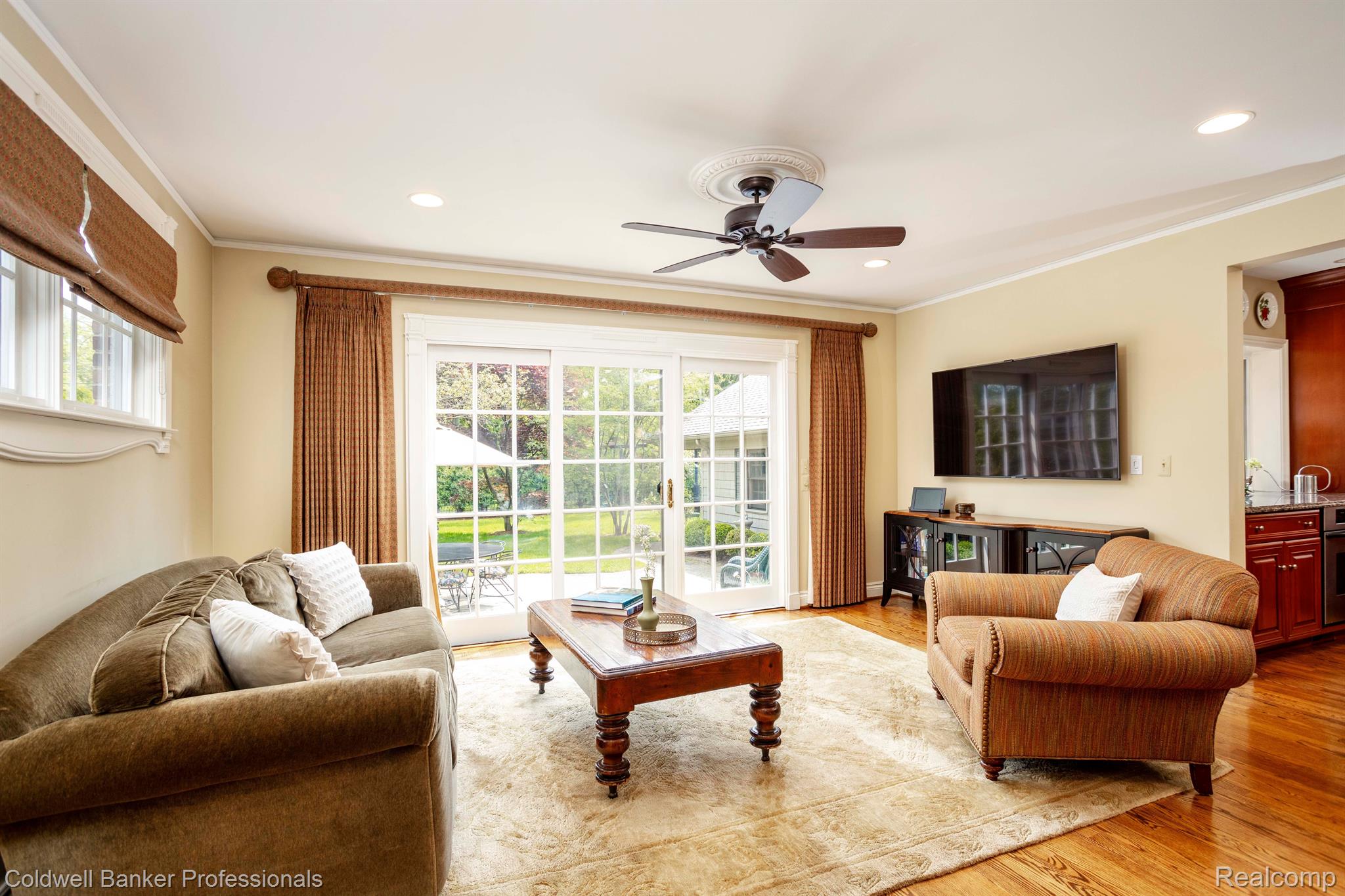 558 Lincoln Road Grosse Pointe, MI 48230 - Photo 14 of 47 Family Room
