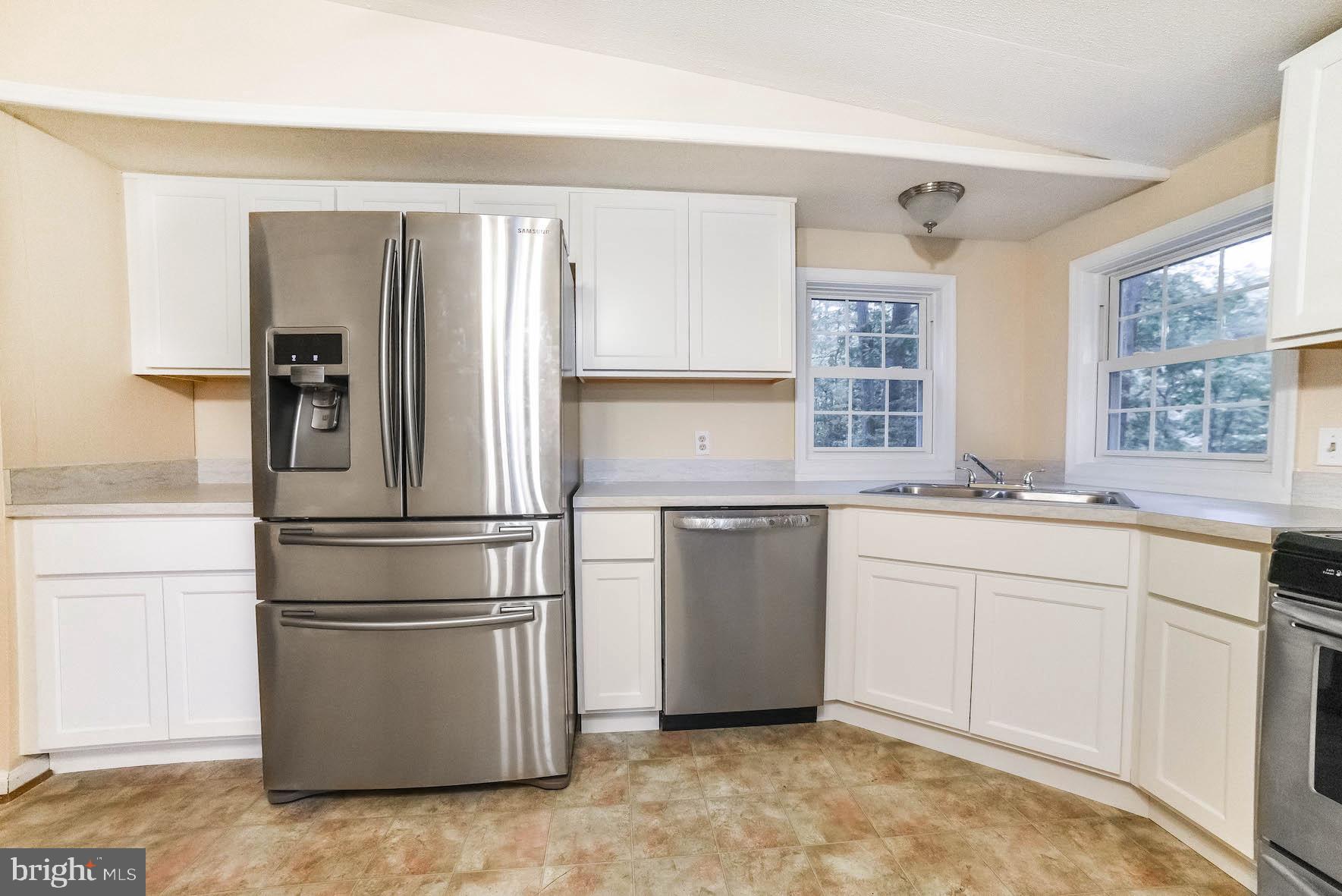 23293 By The Mill Road California, MD 20619 - Photo 3 of 28 Nice stainless appliances, new dishwasher