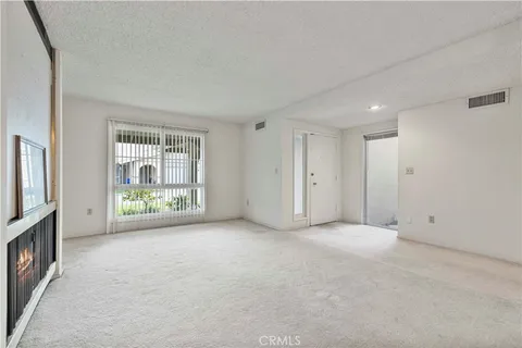 $422,900 | 26838 Avenue Of The Oaks, Unit C, Newhall, CA 91321