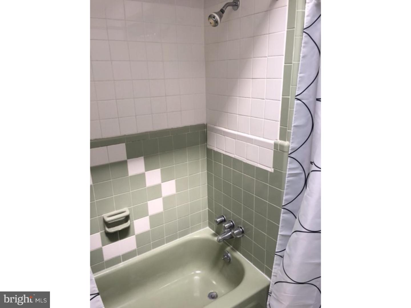 252 Sanford Road Upper Darby, PA 19082 - Photo 12 of 18