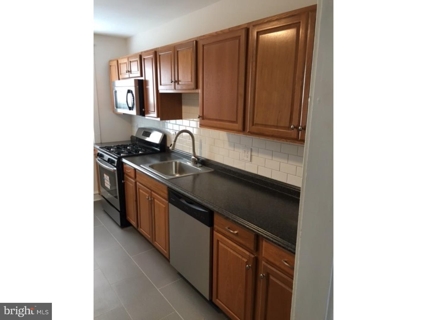252 Sanford Road Upper Darby, PA 19082 - Photo 5 of 18