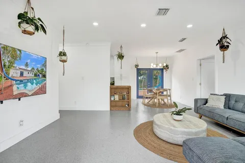 $579,000 | 810 Southwest 26th Court, Fort Lauderdale, FL 33315