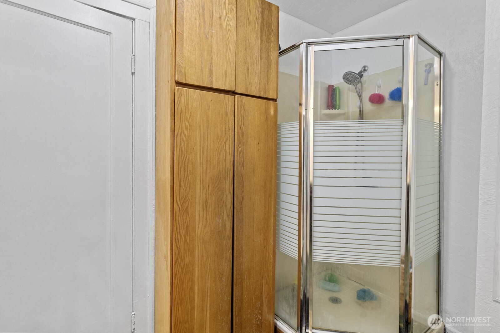 325 3rd Street Morton, WA 98356 - Photo 25 of 40 a view of a hallway