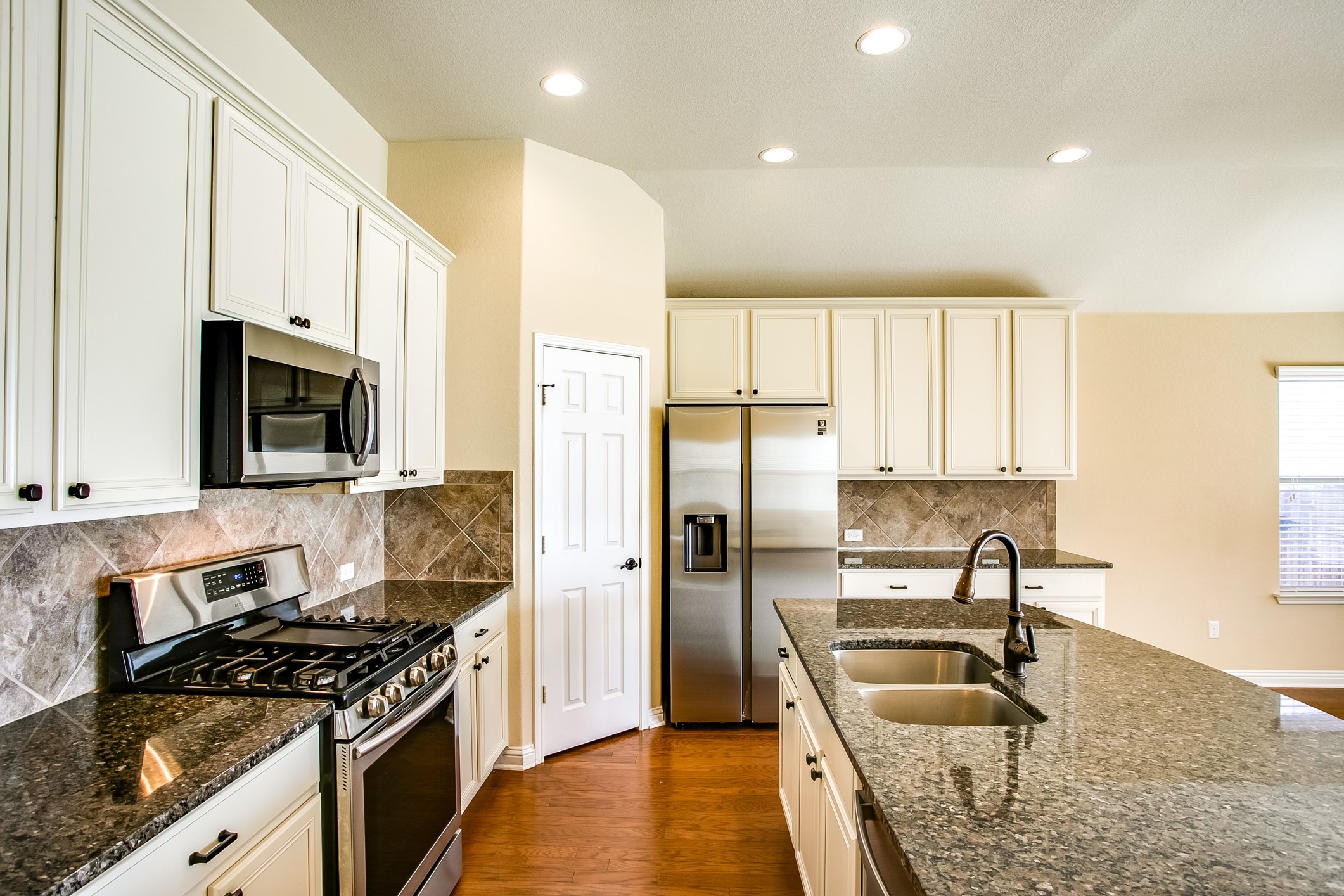1721 Elaina Loop Leander, TX 78641 - Photo 12 of 28