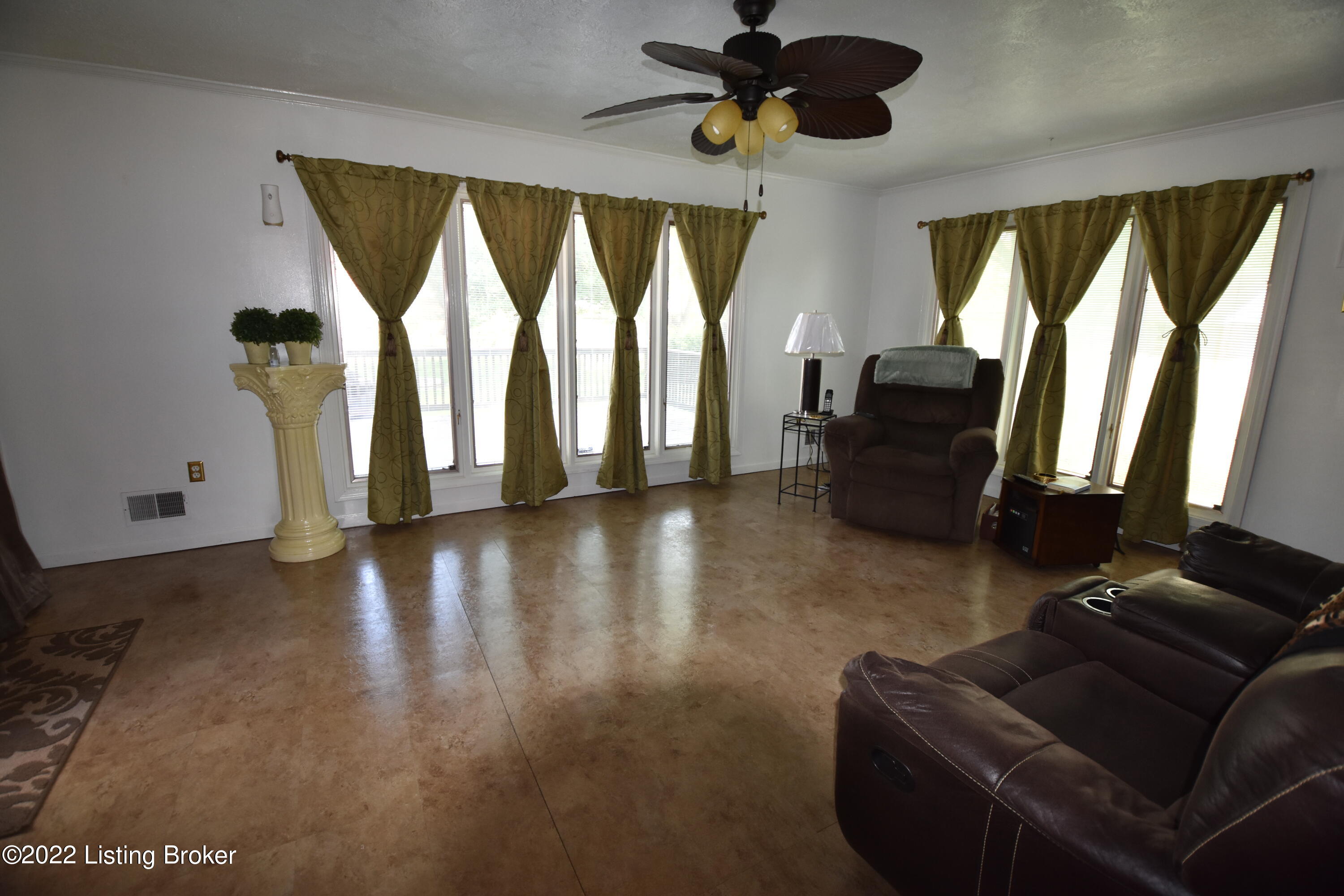 2239 Farnsley Road Louisville, KY 40216 - Photo 16 of 29 DSC_0338