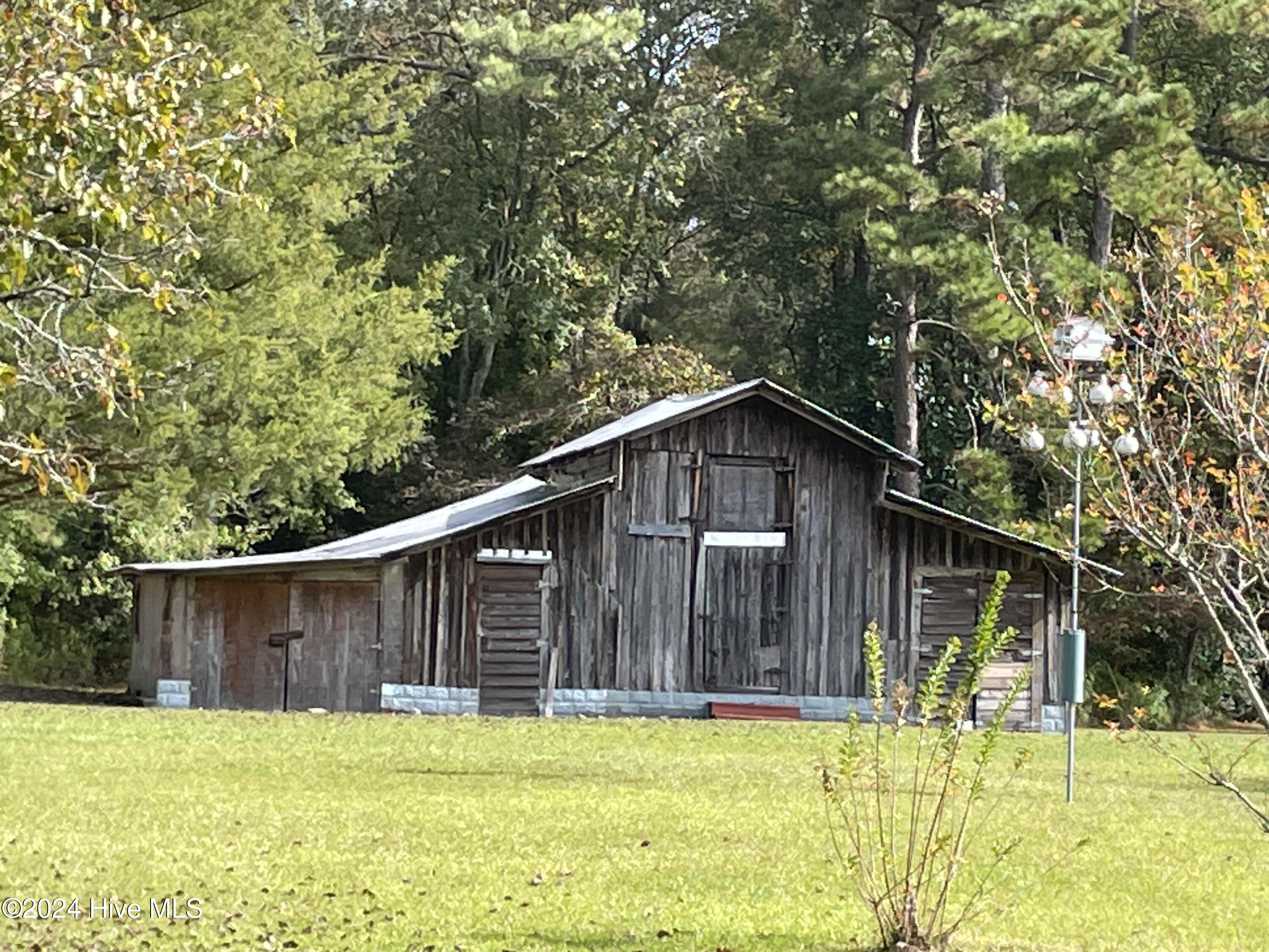 627 Fire Tower Road Richlands, NC 28574 - Photo 6 of 43 Barn view
